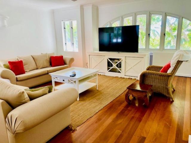 Beachview Apartments At Villa Paradiso 팜코브 외부 사진